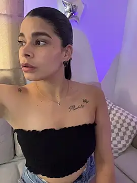 Snapshot of DaryRos chatting on February 16, 2026, 9:34 pm DaryRos online show from February 16, 2026, 9:34 pm