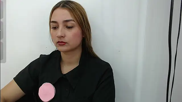 salome  lopez  online show from November 20, 2025, 2:40 pm