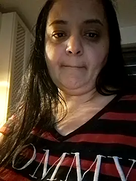 sarahhh1987 online show from February 1, 2026, 3:43 pm