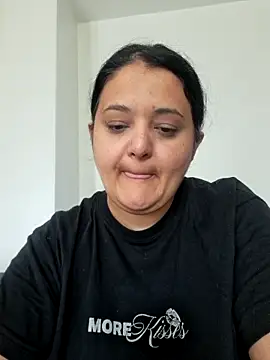 Snapshot of sarahhh1987 chatting on April 6, 2026, 8:48 am sarahhh1987 online show from April 6, 2026, 8:48 am