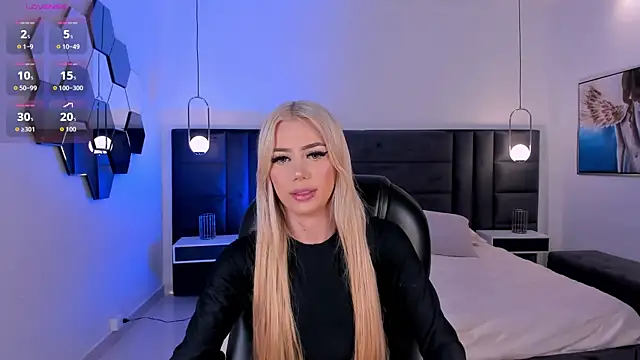 Snapshot of HannaConnor_ chatting on May 4, 2026, 8:33 pm HannaConnor online show from May 4, 2026, 8:33 pm