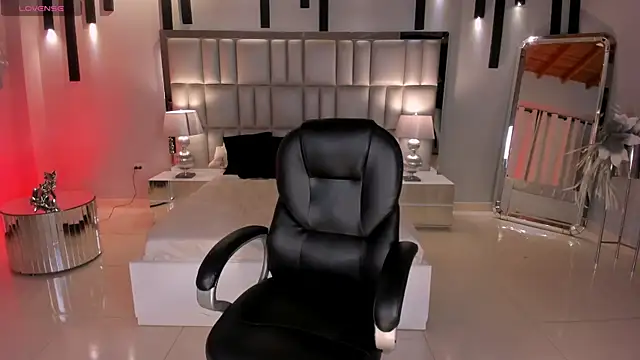 Snapshot of HannaConnor_ chatting on April 5, 2026, 11:33 pm HannaConnor online show from April 5, 2026, 11:33 pm