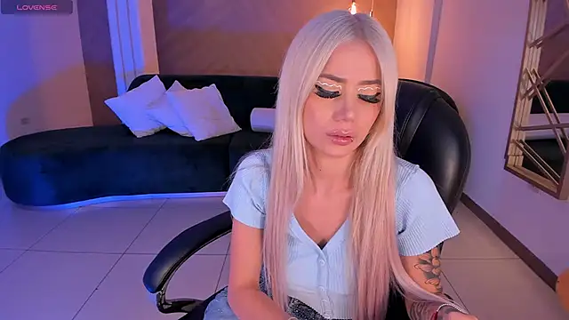 Snapshot of HannaConnor_ chatting on February 20, 2025, 7:19 pm HannaConnor online show from February 20, 2025, 7:19 pm