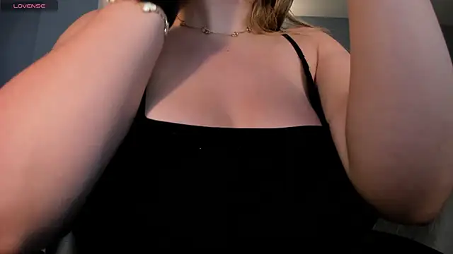 Snapshot of BellaRose_X chatting on December 3, 2025, 3:40 am BellaRose X online show from December 3, 2025, 3:40 am