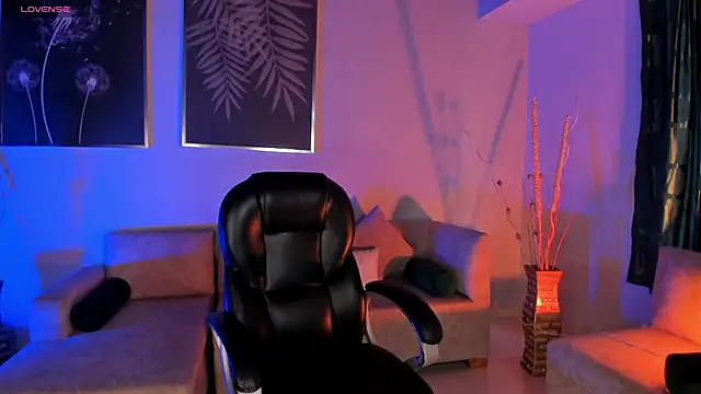 ViolettHansson online show from December 17, 2025, 6:46 pm