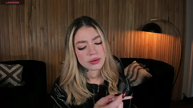 ViolettHansson online show from January 17, 2026, 11:25 am