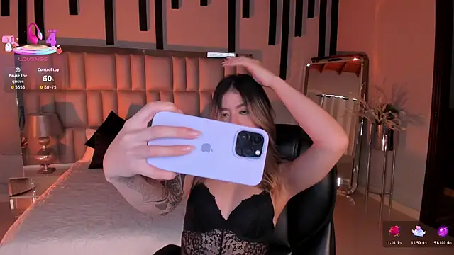 ViolettHansson online show from November 4, 2025, 6:22 pm