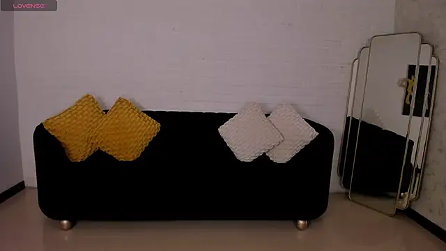 ViolettHansson online show from December 3, 2025, 7:24 pm