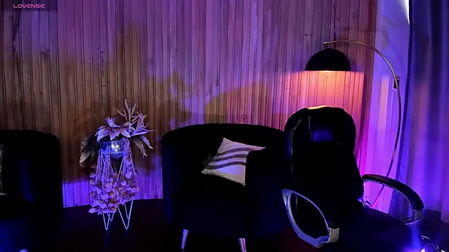 ViolettHansson online show from November 11, 2025, 6:36 pm