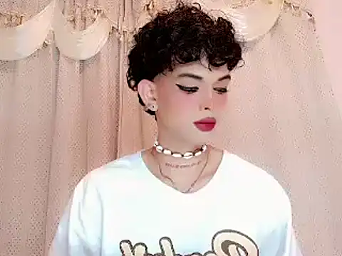 Snapshot of Marian_LV chatting on December 16, 2025, 1:32 am Marian LV online show from December 16, 2025, 1:32 am