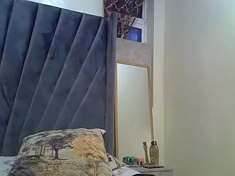 Pretty-sassy online show from February 25, 2025, 9:58 pm