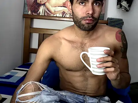 Snapshot of hideonbush051 chatting on February 3, 2026, 11:37 am hideonbush051 online show from February 3, 2026, 11:37 am