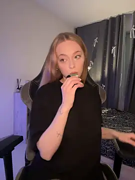 Snapshot of _MayShy_ chatting on February 18, 2025, 6:47 pm MayShy online show from February 18, 2025, 6:47 pm
