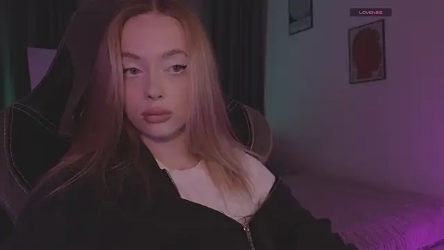 Snapshot of _MayShy_ chatting on September 19, 2025, 6:56 pm MayShy online show from September 19, 2025, 6:56 pm