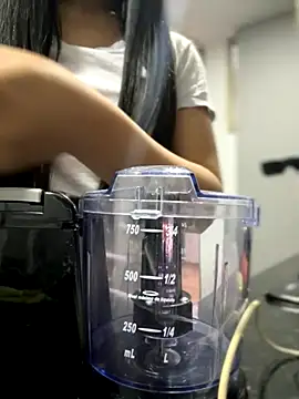 Salome golvert online show from November 12, 2025, 9:07 pm