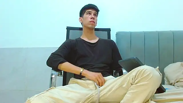 jhony-sex online show from July 4, 2026, 6:31 am