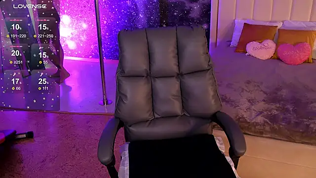 Snapshot of _F_R_A_U_ chatting on October 13, 2025, 1:07 am F R A U online show from October 13, 2025, 1:07 am