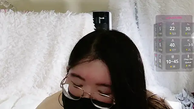 Snapshot of Kara-Nuna chatting on November 11, 2025, 5:13 am Kara-Nuna online show from November 11, 2025, 5:13 am