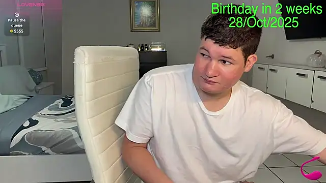 Snapshot of Lorenzo_hernandez chatting on October 5, 2025, 12:12 am Lorenzo hernandez online show from October 5, 2025, 12:12 am