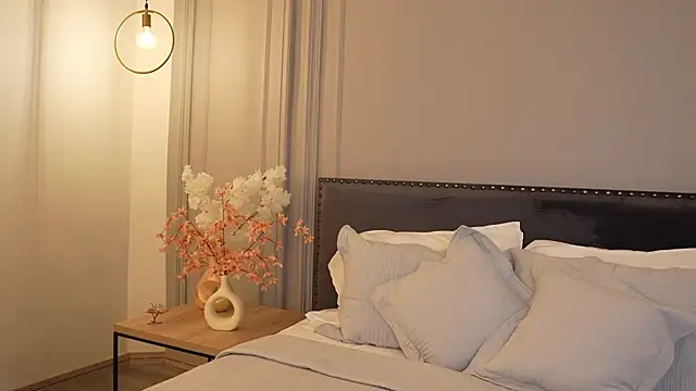 IrisBaker online show from April 10, 2026, 10:17 pm