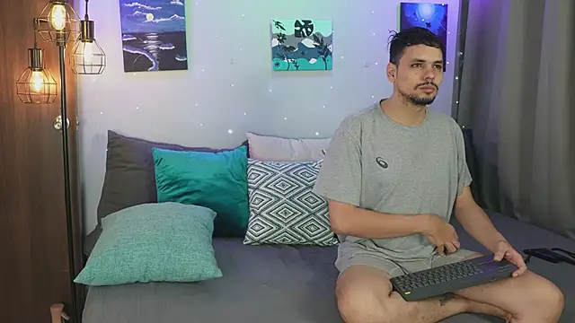 Snapshot of Cleoanubis- chatting on October 17, 2025, 5:33 am Cleoanubis- online show from October 17, 2025, 5:33 am