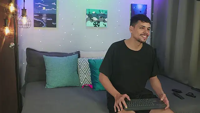 Snapshot of Cleoanubis- chatting on November 9, 2025, 7:12 am Cleoanubis- online show from November 9, 2025, 7:12 am