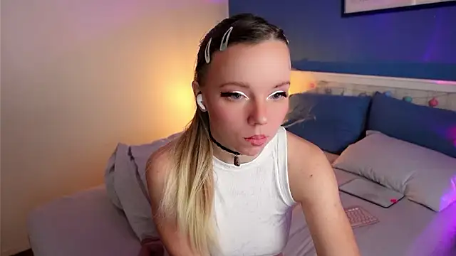 Snapshot of Ayra_Lust chatting on March 27, 2026, 12:50 pm Ayra Lust online show from March 27, 2026, 12:50 pm