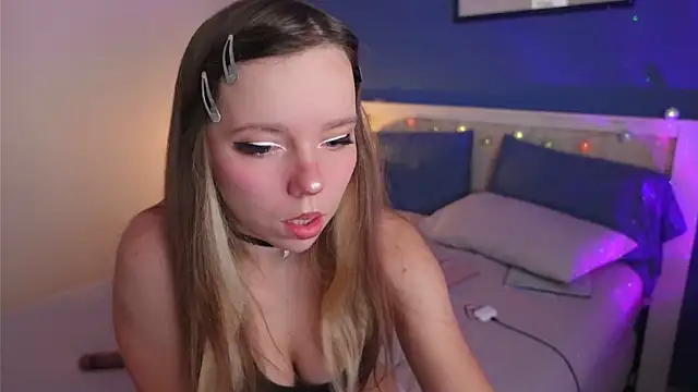 Snapshot of Ayra_Lust chatting on April 9, 2026, 12:55 pm Ayra Lust online show from April 9, 2026, 12:55 pm