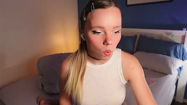 Snapshot of Ayra_Lust chatting on March 29, 2026, 1:46 pm Ayra Lust online show from March 29, 2026, 1:46 pm