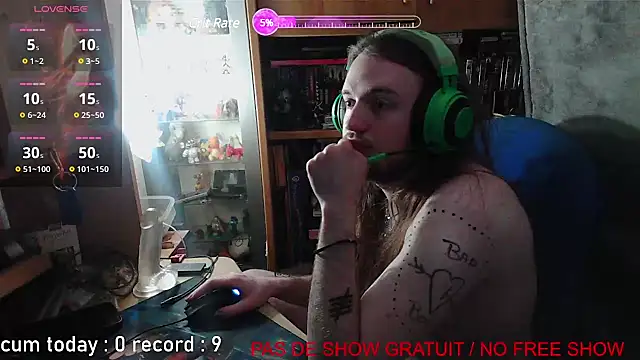 nicolasdumand21 online show from January 23, 2025, 12:41 pm