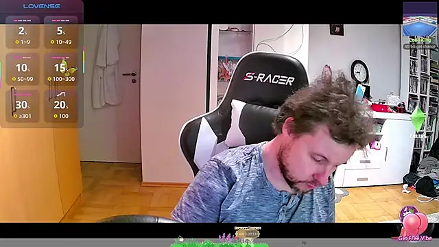 Snapshot of larsgessner30 chatting on June 1, 2026, 1:50 am larsgessner30 online show from June 1, 2026, 1:50 am