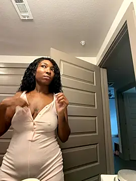 Snapshot of life-ent chatting on October 6, 2025, 8:31 pm life-ent online show from October 6, 2025, 8:31 pm