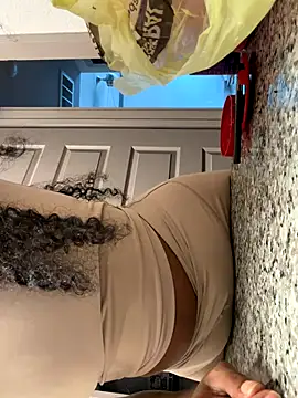 Snapshot of life-ent chatting on September 21, 2025, 10:48 pm life-ent online show from September 21, 2025, 10:48 pm