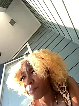 Snapshot of life-ent chatting on October 26, 2025, 10:21 pm life-ent online show from October 26, 2025, 10:21 pm