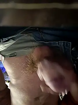 dougyhung2231 online show from April 21, 2026, 9:32 pm