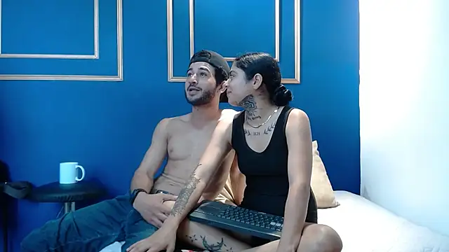 Snapshot of Moon_and_aaron chatting on February 19, 2026, 7:00 pm Moon and aaron online show from February 19, 2026, 7:00 pm