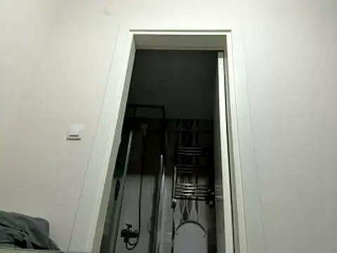 laynufff online show from January 15, 2026, 8:01 pm