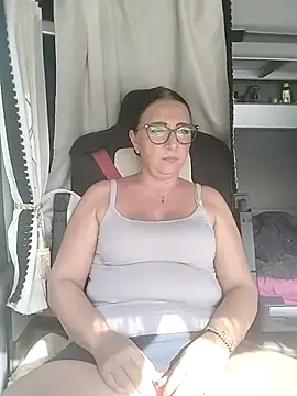 cuplubijoanna online show from September 10, 2025, 1:32 pm