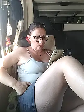 cuplubijoanna online show from October 6, 2025, 3:57 pm