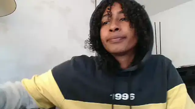 Snapshot of yohatinelly07 chatting on November 16, 2025, 4:12 pm yohatinelly07 online show from November 16, 2025, 4:12 pm