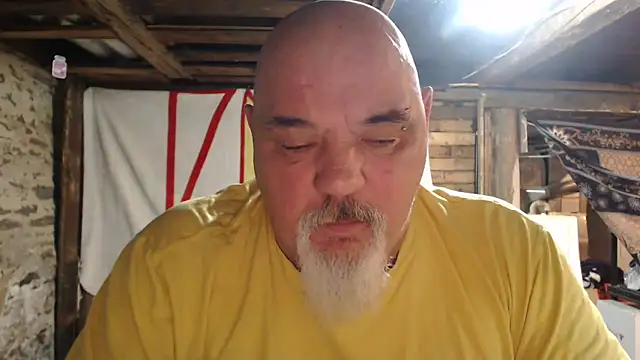 Newfiesausage1972 online show from February 15, 2026, 10:58 am