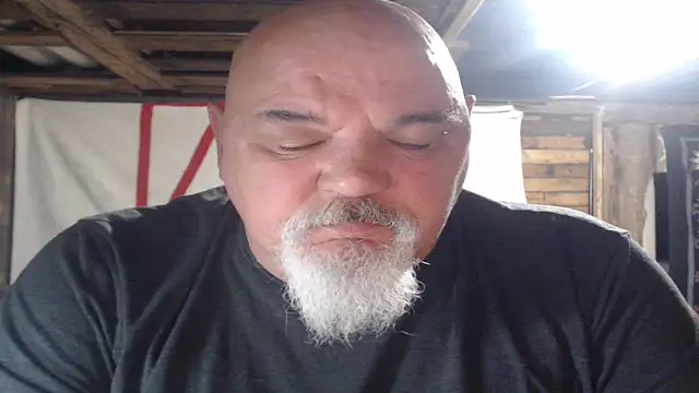 Snapshot of Newfiesausage1972 chatting on April 16, 2026, 9:43 am Newfiesausage1972 online show from April 16, 2026, 9:43 am