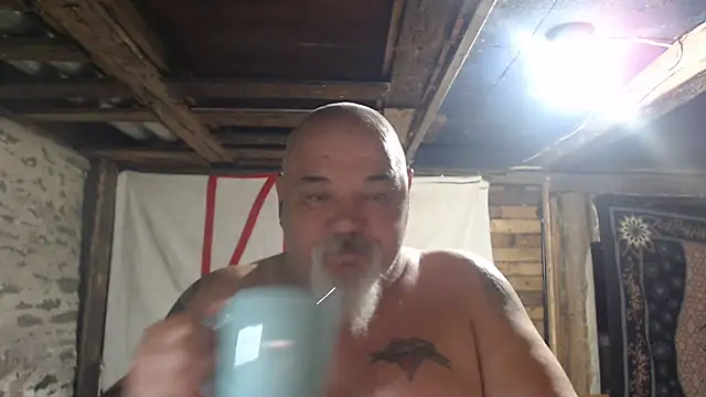 Snapshot of Newfiesausage1972 chatting on April 29, 2026, 8:40 am Newfiesausage1972 online show from April 29, 2026, 8:40 am