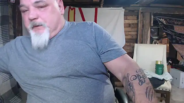 Newfiesausage1972 online show from February 24, 2026, 9:37 pm