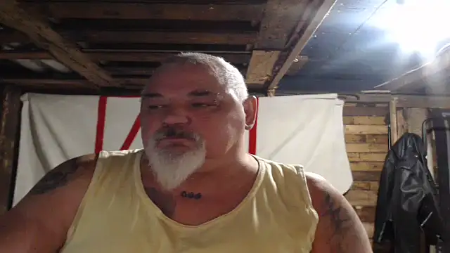 Newfiesausage1972 online show from December 22, 2025, 12:05 pm