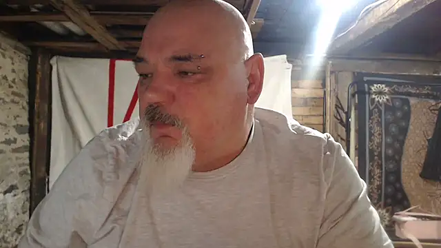 Newfiesausage1972 online show from January 12, 2026, 9:38 am