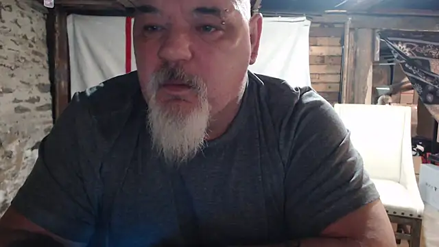 Newfiesausage1972 online show from February 18, 2026, 9:28 am