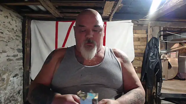 Newfiesausage1972 online show from November 22, 2025, 11:25 pm