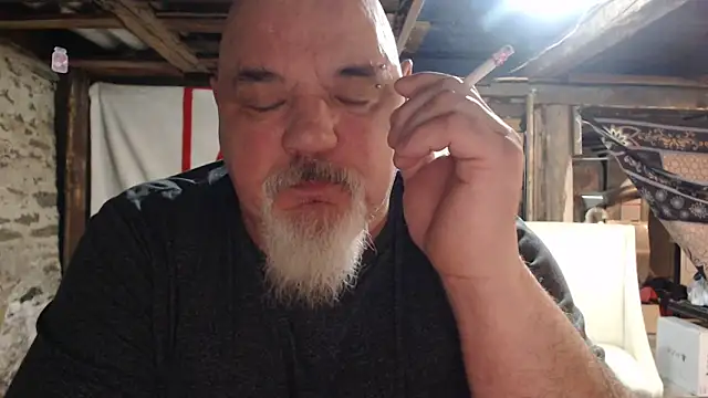 Newfiesausage1972 online show from February 14, 2026, 8:58 am