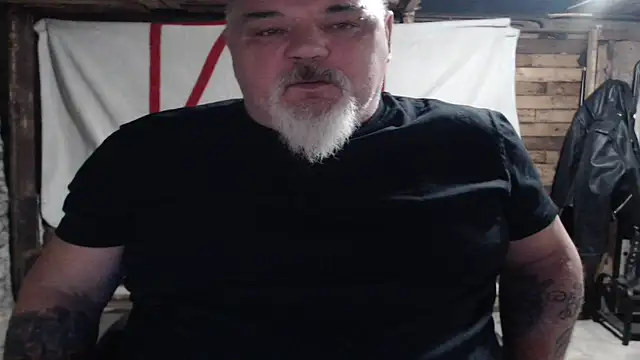 Newfiesausage1972 online show from December 21, 2025, 12:40 pm